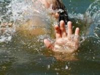 Медики «відкачали» киянина, який п’яним купався у Русанівському каналі