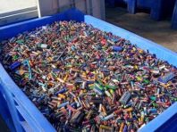 З Києва вивезли партію старих батарейок до Румунії