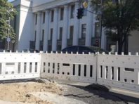 Біля Верховної Ради України провалився асфальт: рух перекритий