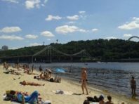 На понад 10 пляжах Києва виявили кишкову паличку