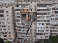 Постраждалі мешканці будинку на Позняках отримали до 100 тисяч гривень