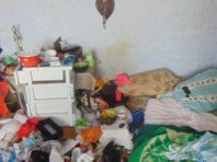Антисанітарія та бруд: показали умови проживання дітей у Києві з горе-матір’ю [Фото]