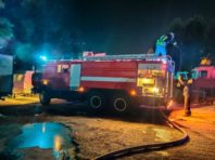 У столиці через пожежу сміття загорілися вагончики і чотири автівки
