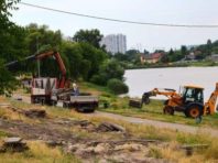 Почався ремонт парку навколо популярного столичного озера