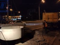 Через аварію на колекторі у Києві на дорозі утворилося провалля