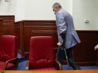 “Ганяв вандалів”: Кличко прийшов на засідання Київради з травмованою ногою
