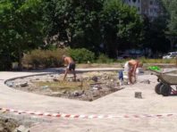 На Троєщині ремонтують сквер [Фото]