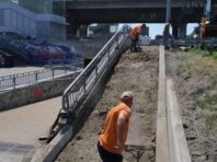 Роботи з облаштування з’їзду з мосту Метро на завершальному етапі