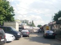 На Святошині зносять ринок із проїжджої частини вулиці