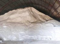 Зима близько: Київ підготував сіль і пісок до морозів