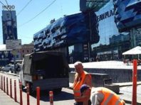 У Києві біля Ocean Plaza прибрали делініатори