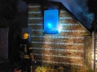 У Деснянському районі спалахнув приватний будинок