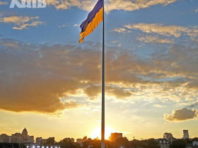У Києві підняли найбільший прапор в Україні [Фото]
