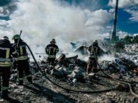 У Дарницькому районі столиці горіло сміттєзвалище