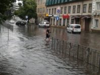 Київ накрила злива: комунальники працюють у посиленому режимі