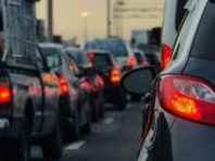 Зранку у п’ятницю у столиці незначні затори на мостах