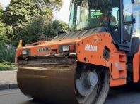 На Печерську поклали новий дорожній одяг