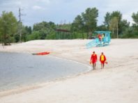 На всіх столичних пляжах заборонили купатися