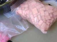 У Києві поліцейського затримали  на «гарячому» під час збуту наркотиків [Фото]