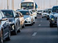 Зранку на декількох мостах Києва утворилися затори