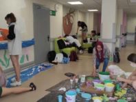 Жирафи та динозаври з’явилися на стінах київської лікарні Охматдит [Фото]
