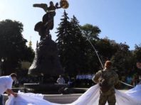 Кличко відкрив новий фонтан зі скульптурою Архистратига Михаїла [Фото]
