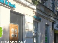 На Подолі показали фасади старих будинків без потворних вивісок [Фото]