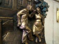 Мініатюрні танцівники з’явились у переході на станції метро «Театральна» [Фото]