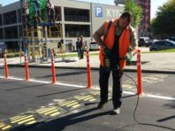 Біля Київського зоопарку встановили делініатори [Фото]