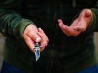 На Оболоні 23-річний хлопець порізав ножем товариша