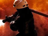 Київські рятувальники гасили пожежу в двох автомобілях
