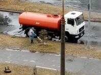 Полив дерев у дощ: столичні комунальники пояснили причину