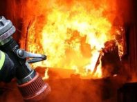 У Дарницькому районі виникла пожежа