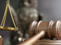 У Києві засудили чоловіка, який завдав приятелю поранення ножицями