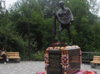 Пам’ятник Махатмі Ганді встановили у центрі Києва [Фото]