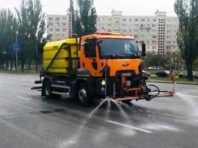 Київські дороги помили шампунем із антисептиком