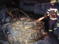 Вночі у Солом’янському районі під вікнами будинку горіли дві іномарки