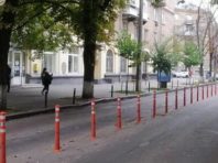 На вулиці Лейпцизькій у Києві встановили 170 делініаторів