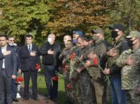 Напередодні свята на Оболоні вшанували Героїв України [Фото]