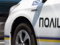 ​Штрикнув ножем в шию: у поліції розповіли деталі нападу на агітатора в Києві