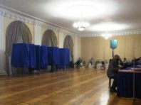 У Києві проголосувала лише третина виборців: коронавірус непричетний