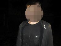 На Троєщині чоловік вирізав кабель канцелярським ножем