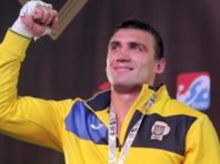 Нокдаун та перемога за очками: український боксер продовжив виграшну серію у Франції