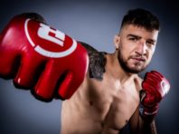 Українець вийшов тріумфатором із бою непереможних бійців у США