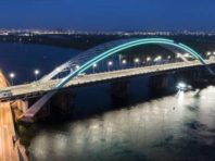 Нові кольори Дніпра: Кличко показав, як підсвітили Подільсько-Воскресенський міст [Фото]