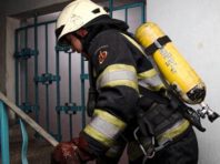 Столичні вогнеборці врятували жінку з інсультом