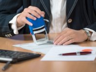 Підробляли сертифікати на автівки з ЄС та США: у Києві викрили шахраїв