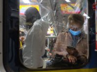 У київському метрополітені «полюватимуть» на пасажирів без масок