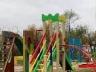 На Троєщині встановили два нових дитячих майданчика