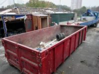 У Святошинському районі знесли потворне кафе